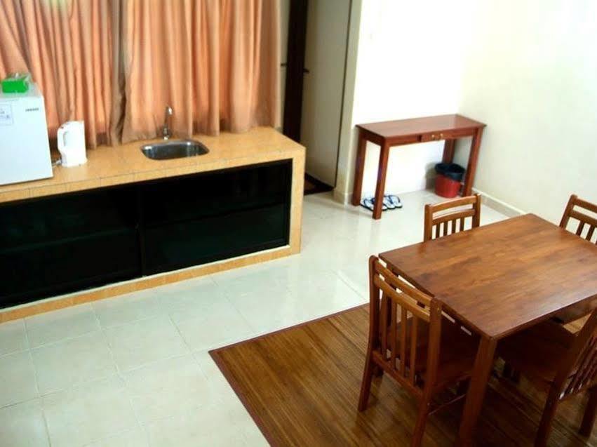 Putra Putri Lodge Kangar Esterno foto