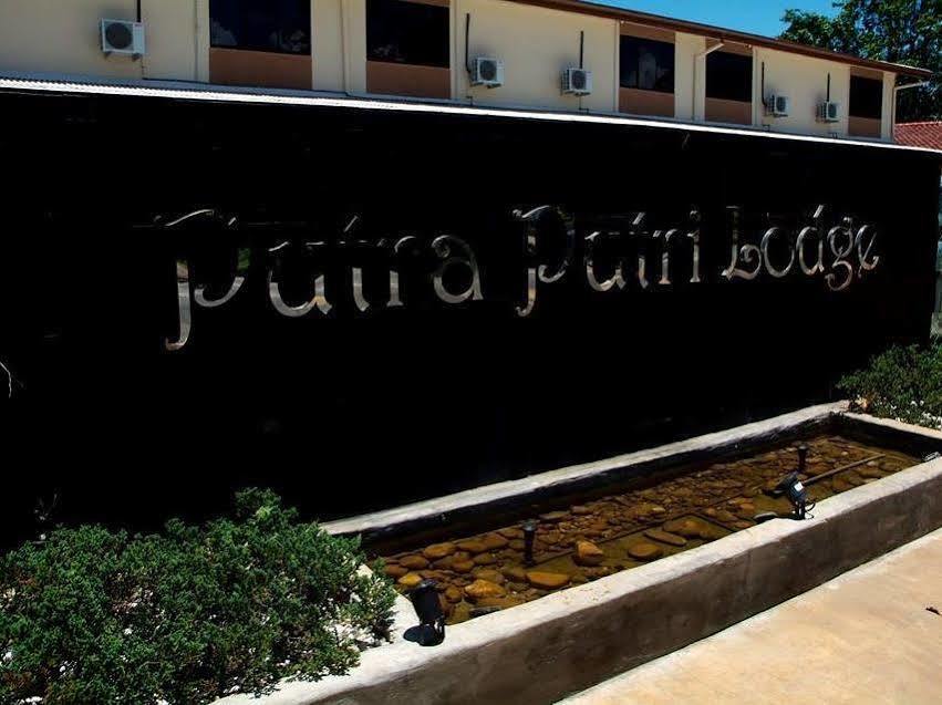 Putra Putri Lodge Kangar Esterno foto